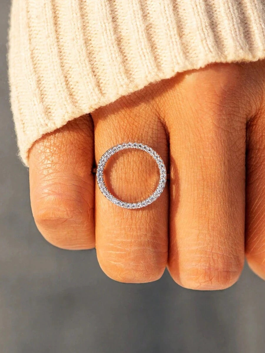 Tipo di stile:Anello circolare con diamanti pieni