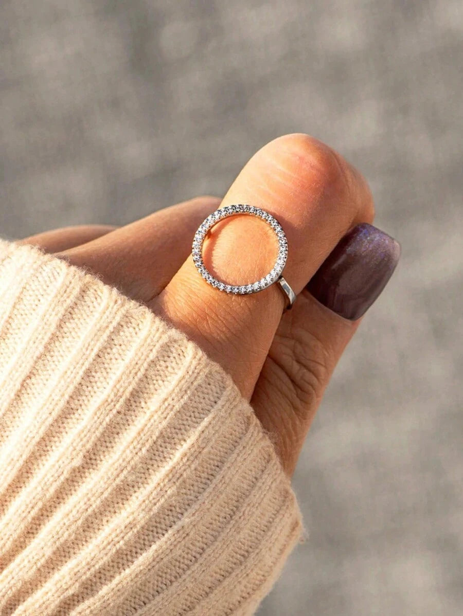 Tipo di stile:Anello circolare con diamanti pieni