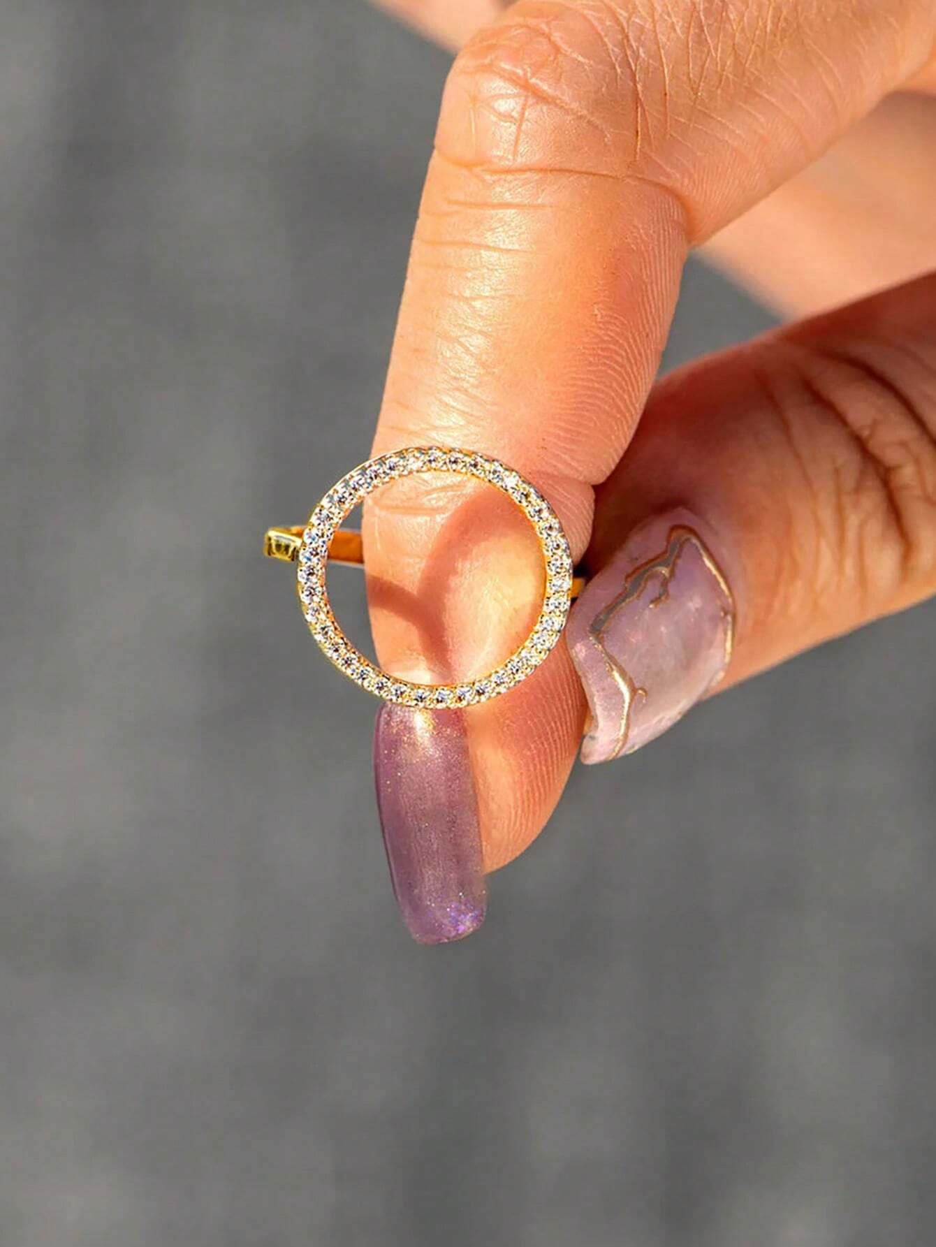 Tipo di stile:Anello circolare con diamanti pieni