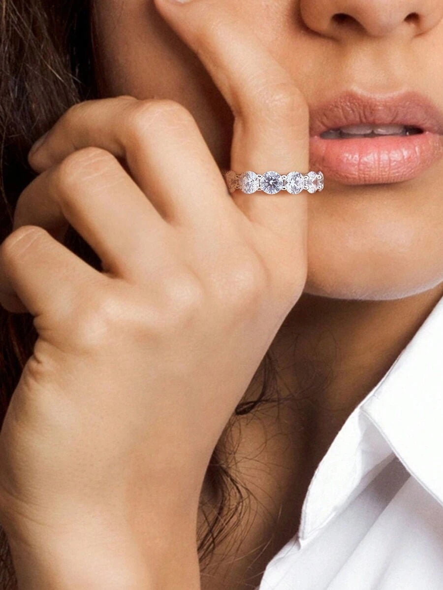 Tipo di stile:Anello a fila singola con diamanti pieni