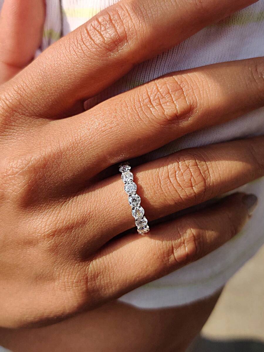 Tipo di stile:Anello a fila singola con diamanti pieni