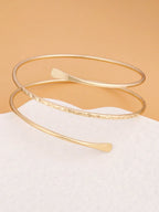 Colore:Bracciale dorato alla moda con curva semplice