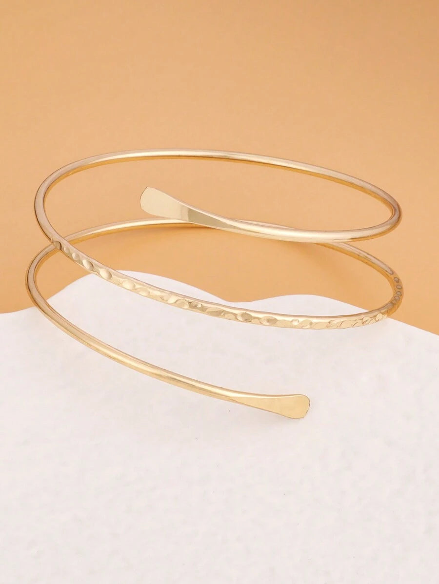Colore:Bracciale dorato alla moda con curva semplice