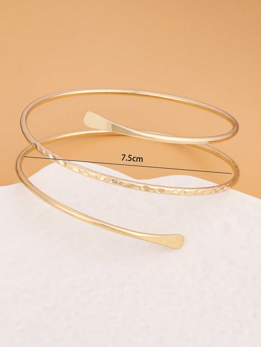 Colore:Bracciale dorato alla moda con curva semplice