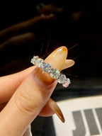 Tipo di stile:Anello a fila singola con diamanti pieni