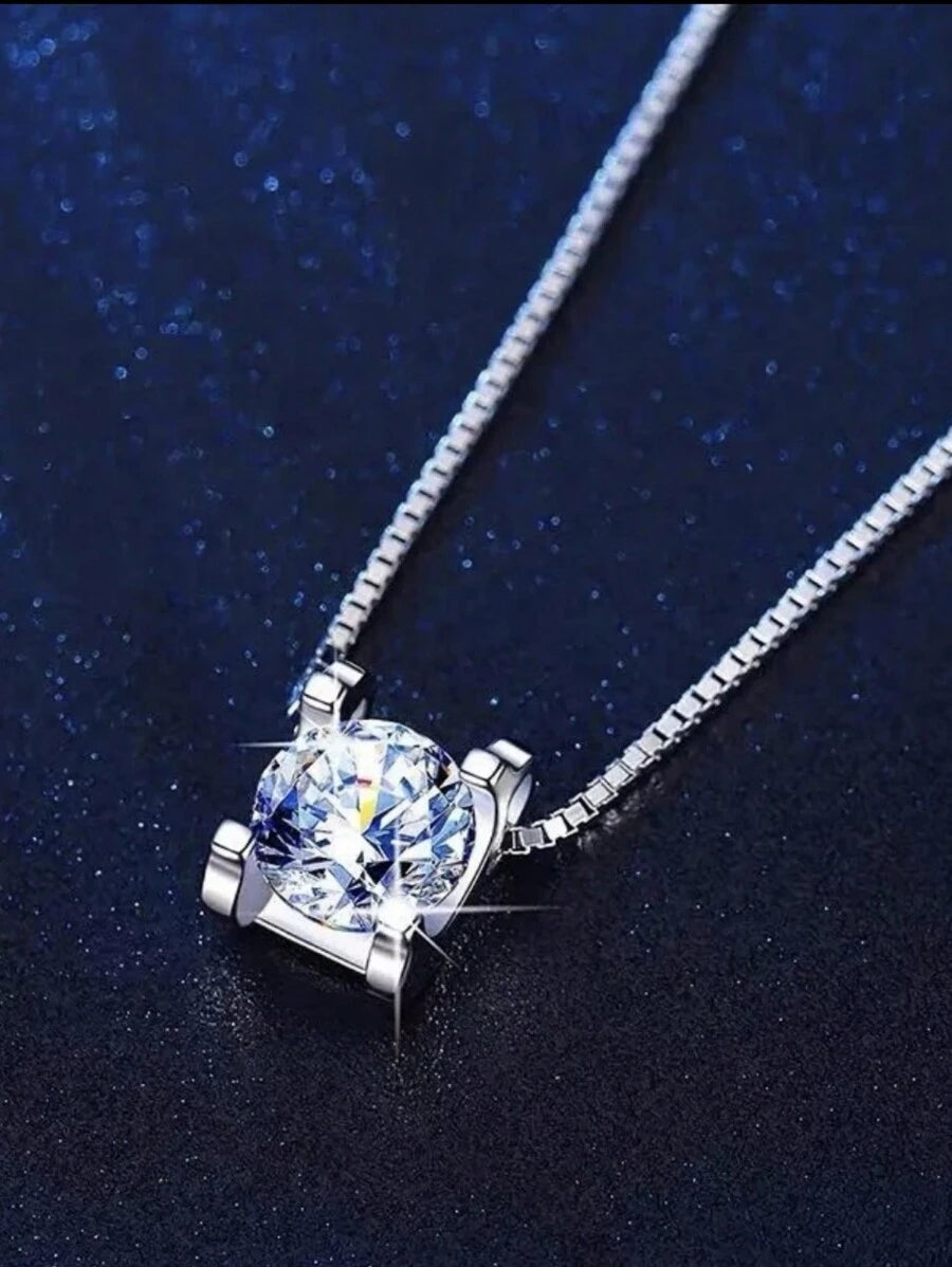 Tipo di stile:Collana con pendente in moissanite