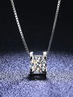 Tipo di stile:Collana con pendente in moissanite