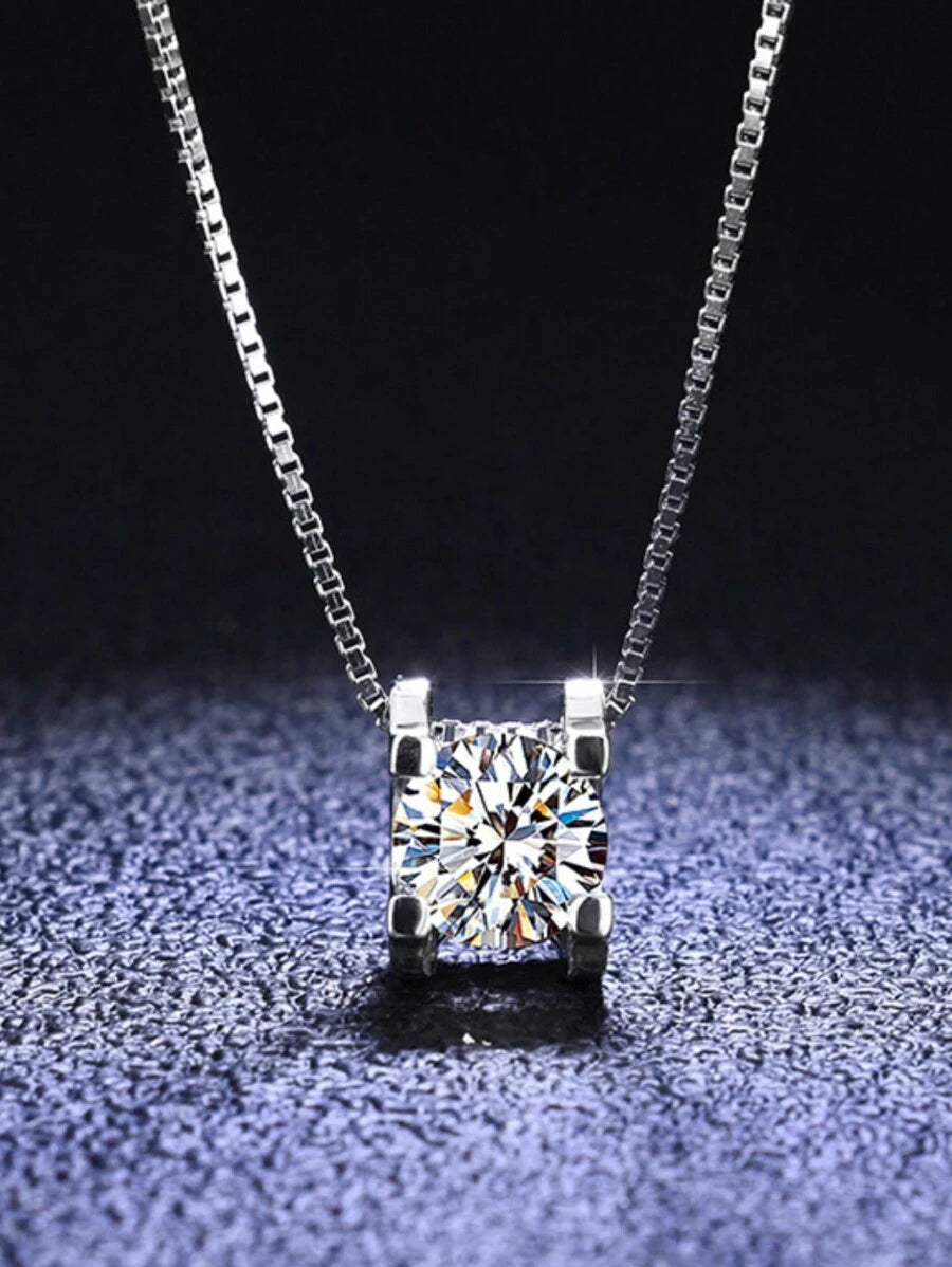 Tipo di stile:Collana con pendente in moissanite