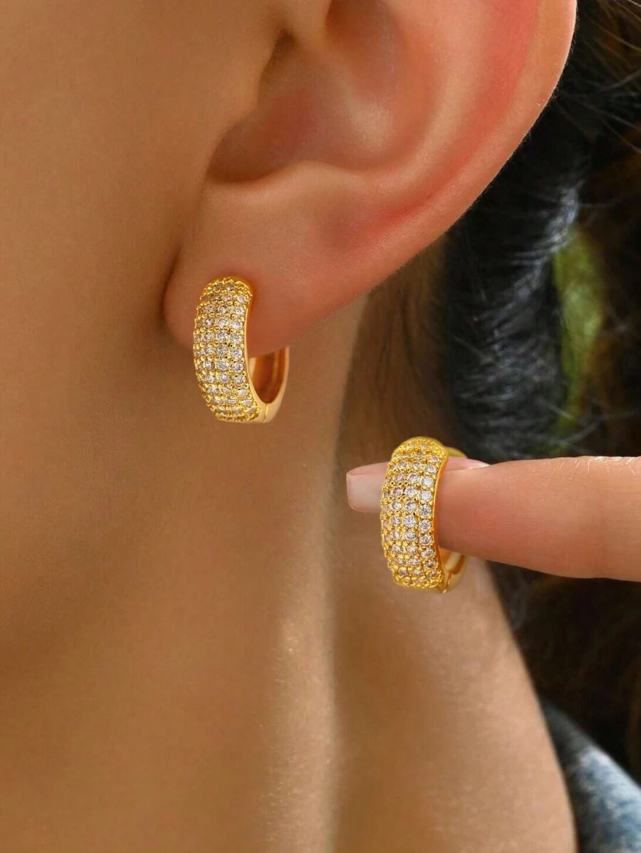 Tipo di stile:Orecchini rotondi a mezzo cerchio con diamanti pieni