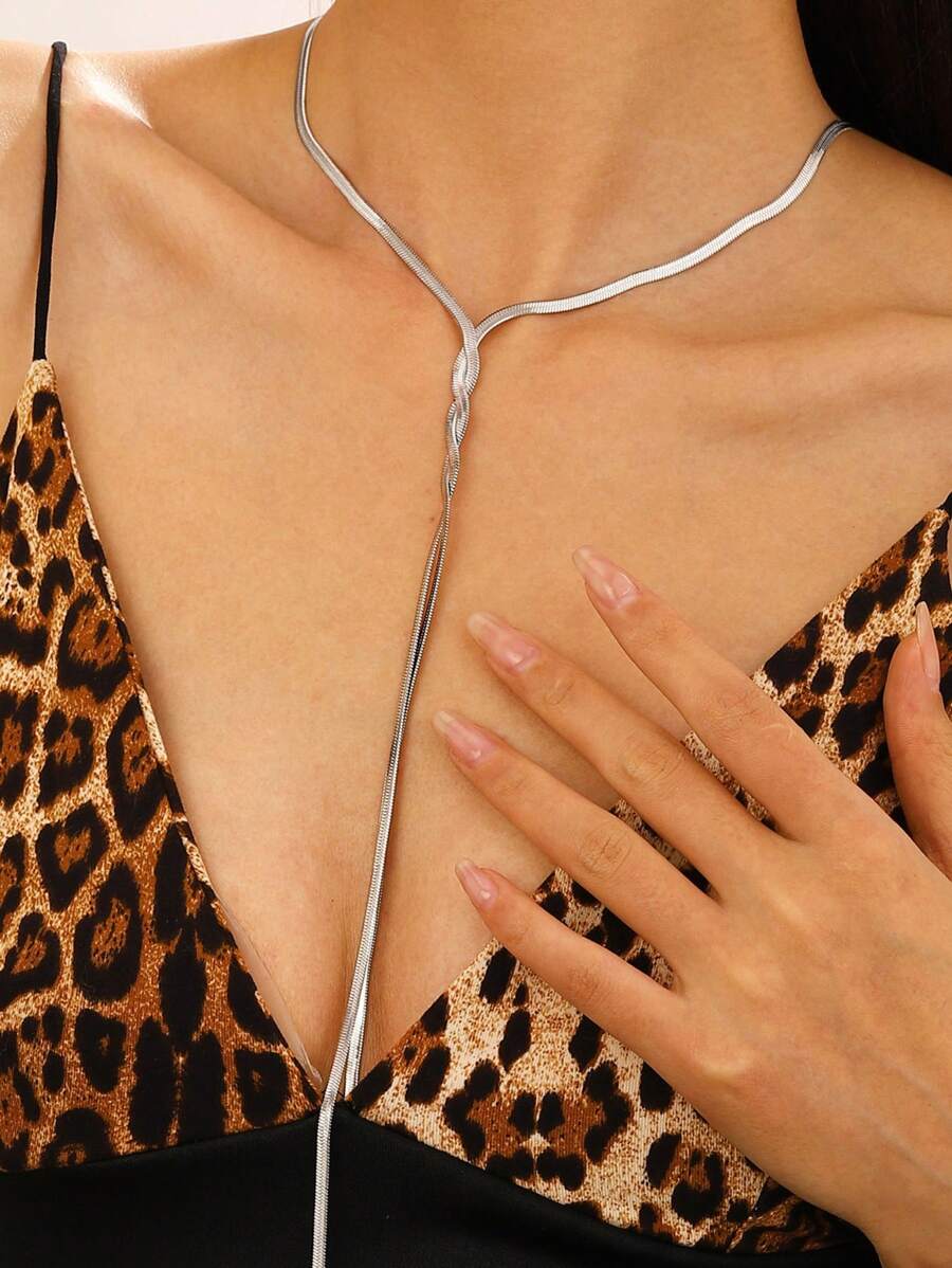 Colore:Catena in osso di serpente con bottoni in argento