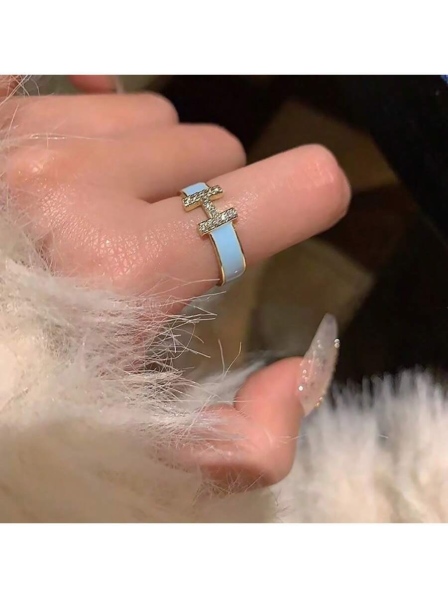 Tipo di stile:Anello con lettera H