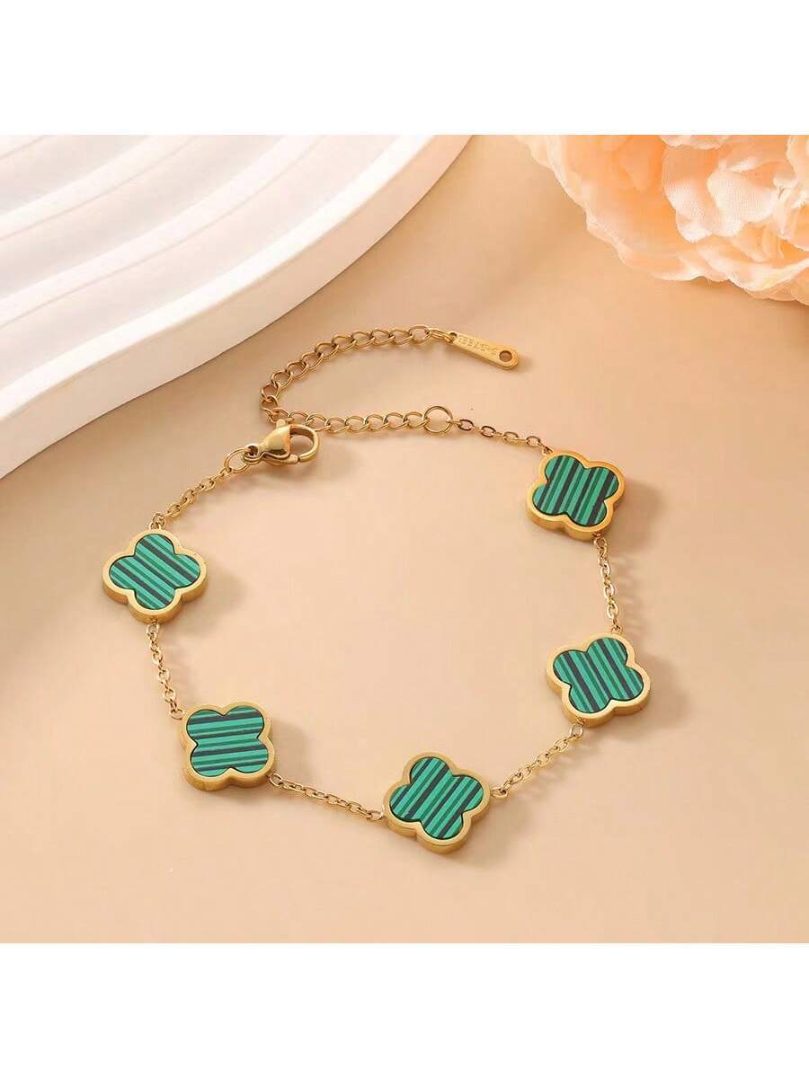 17436674993afb62e9258afe831416c58ea07ae559_square_thumbnail_900x.webp