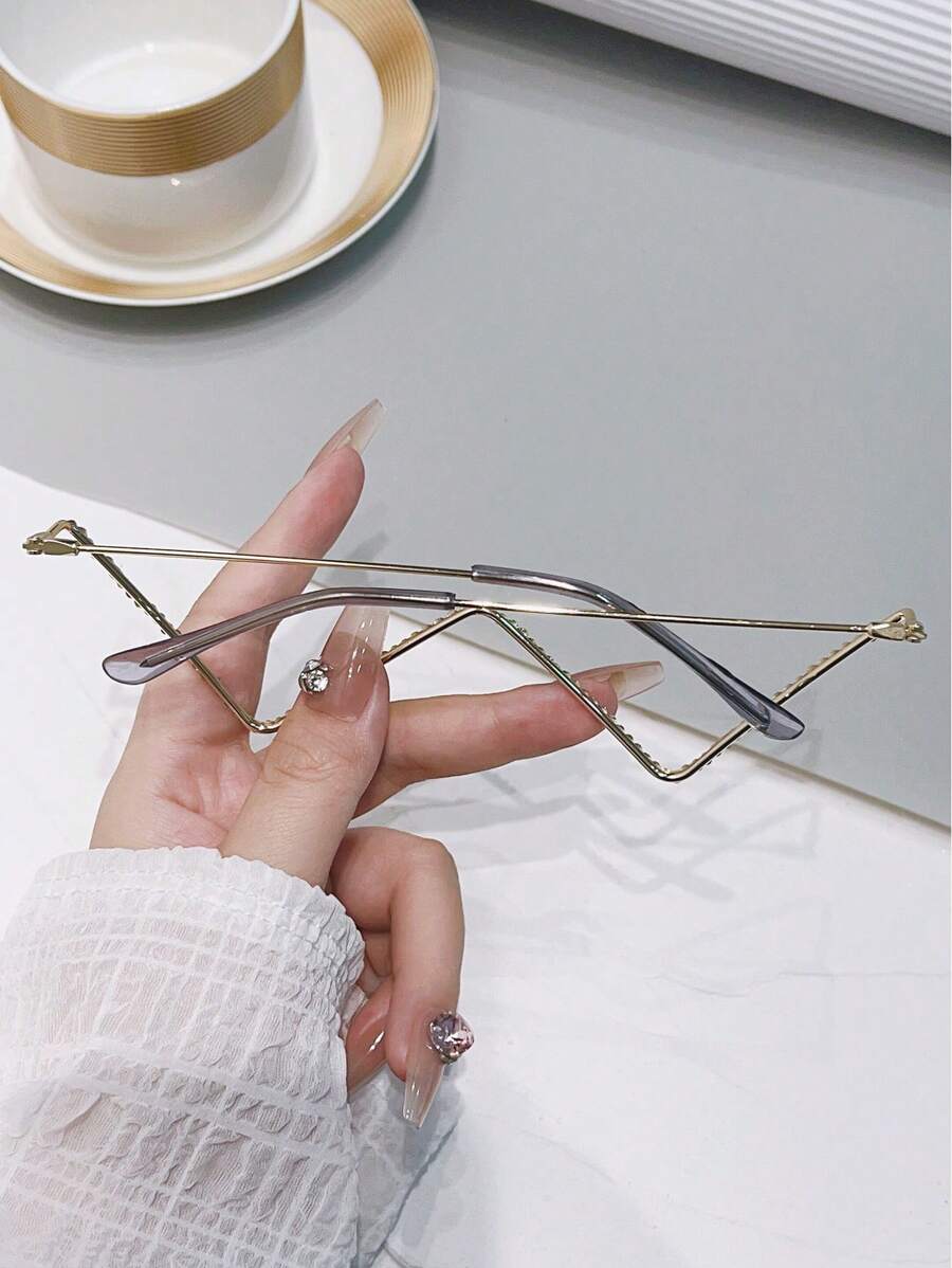 174424983283e137a8a9a248813653380a73094069_thumbnail_900x.webp