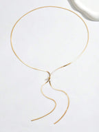 Colore:Collana in oro a forma di Y con osso di serpente