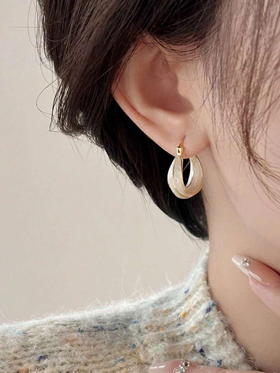 Colore:Bianco latteo