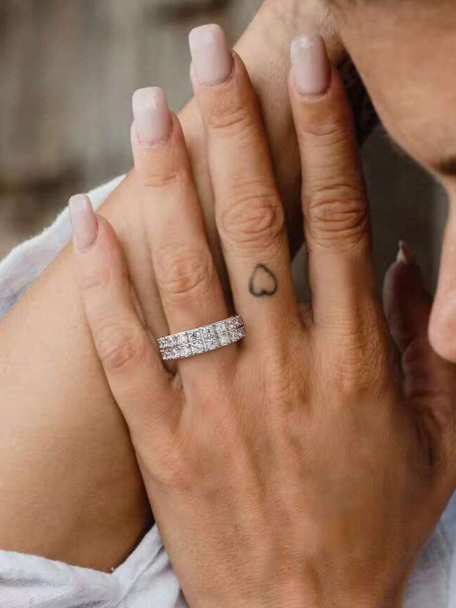 Tipo di stile:Anello di moda con doppia fila di diamanti