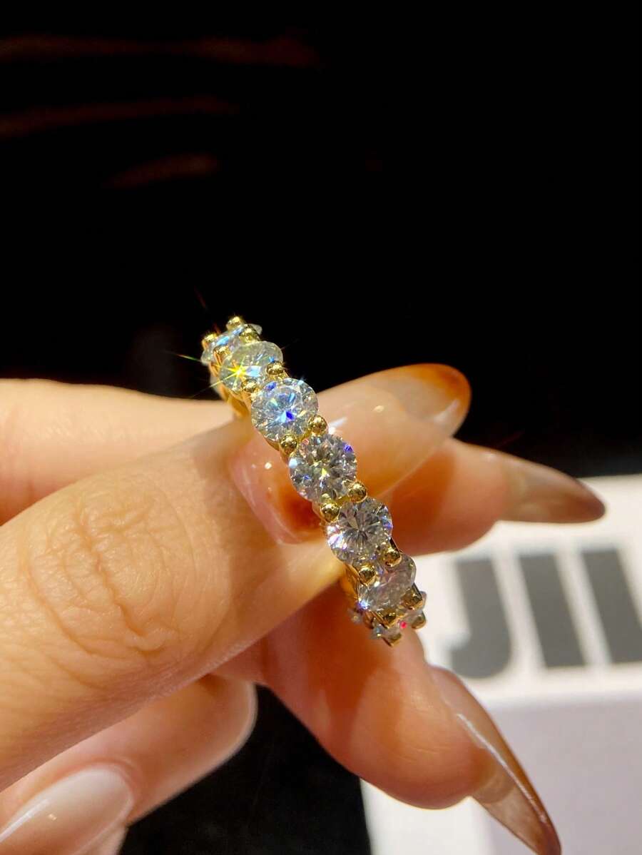 Tipo di stile:Anello a fila singola con diamanti pieni