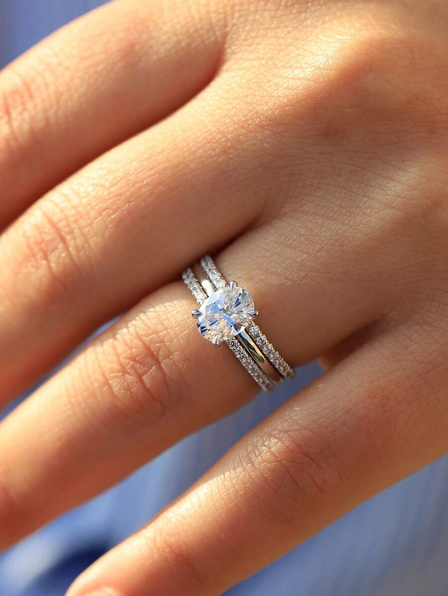 Tipo di stile:Anello a tre griffe con diamanti