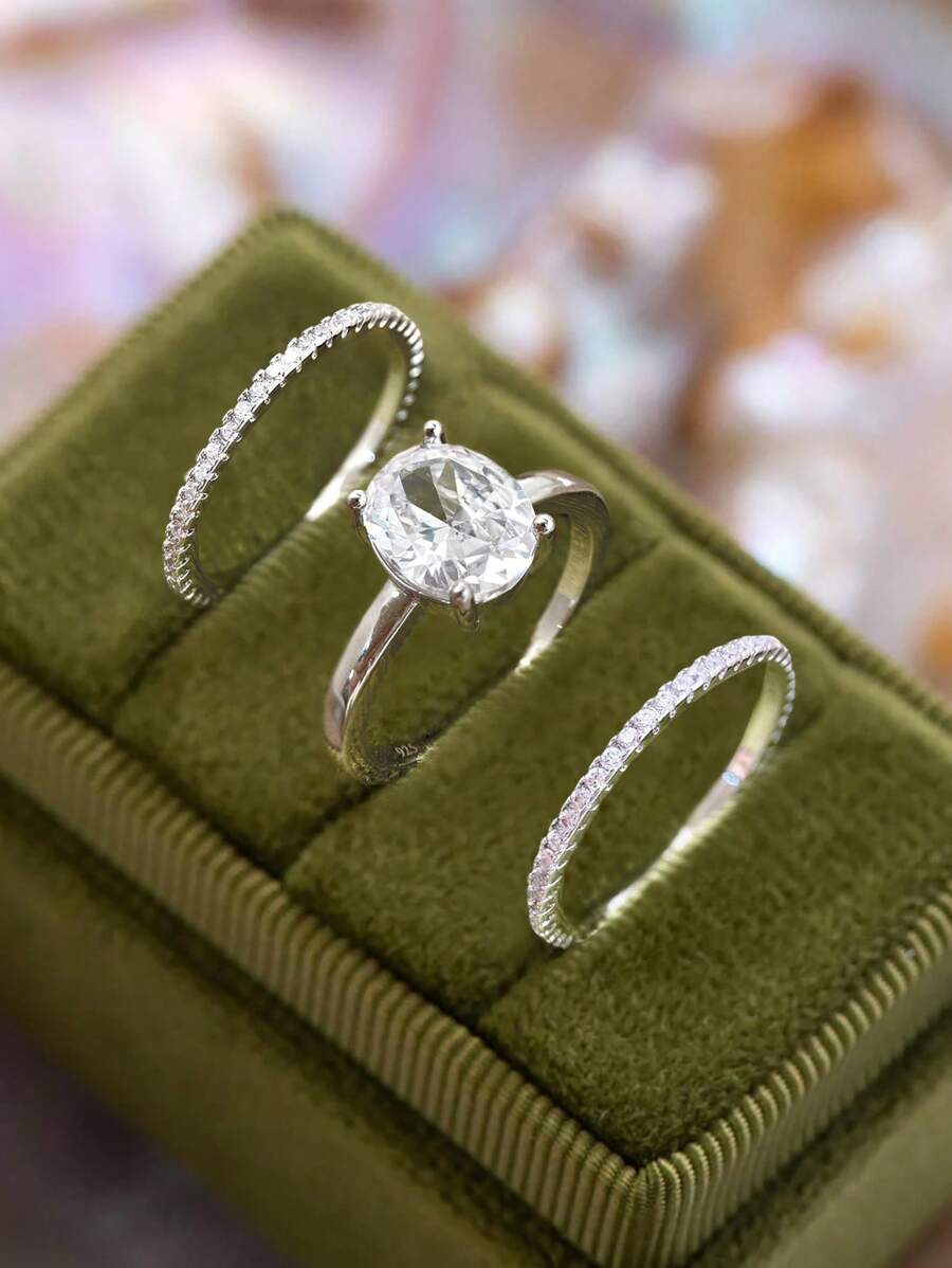 Tipo di stile:Anello a tre griffe con diamanti