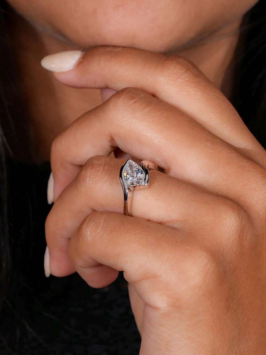 Tipo di stile:Anello a forma di goccia d'acqua con braccio attorcigliato