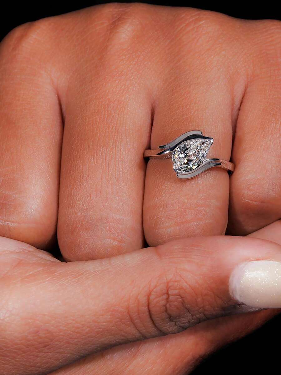 Tipo di stile:Anello a forma di goccia d'acqua con braccio attorcigliato