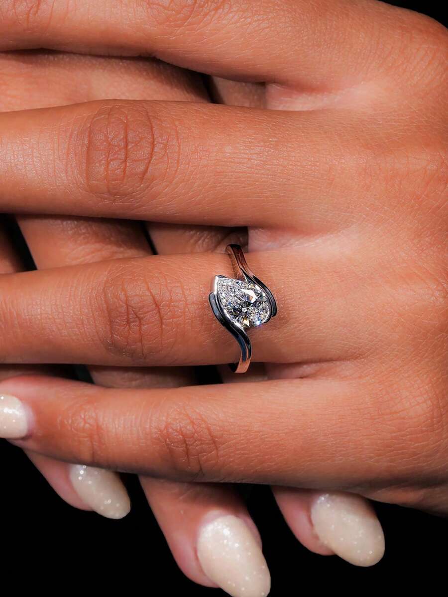 Tipo di stile:Anello a forma di goccia d'acqua con braccio attorcigliato