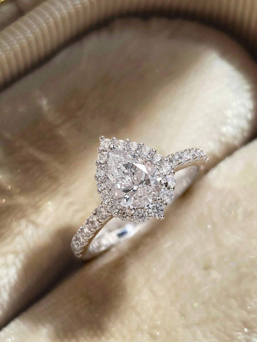 Tipo di stile:Anello con diamante a goccia