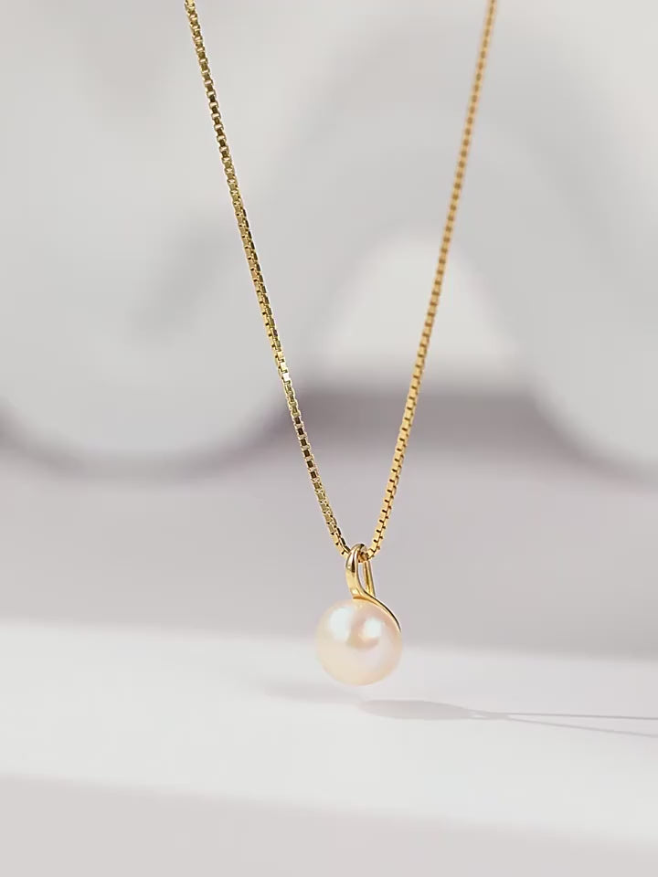 Una collana in argento sterling s925 con perla d'acqua dolce naturale, moda e lusso leggero, adatta per matrimonio e occasioni speciali
