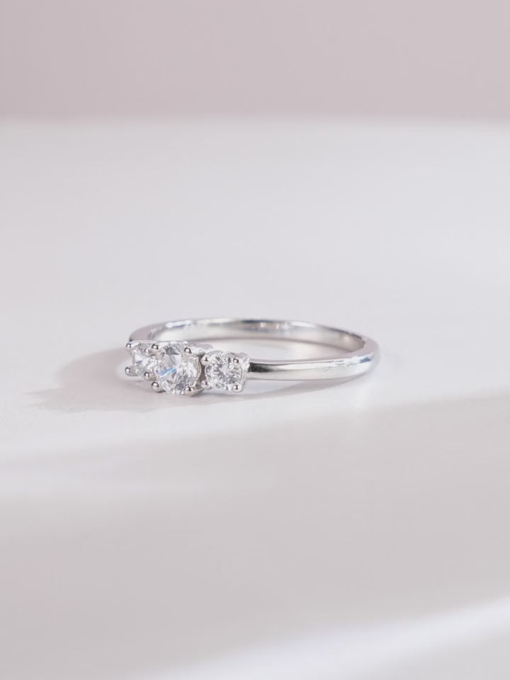 Anello nuziale in argento decorato con zirconi cubici per donne, gioiello nuziale elegante per matrimonio e fidanzamento