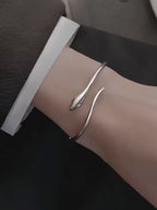 Braccialetto in argento sterling con piccolo serpente agile, design semplice e lucido, bracciale aperto di alta qualita, di temperamento lussuoso e versatile, gioiello da donna